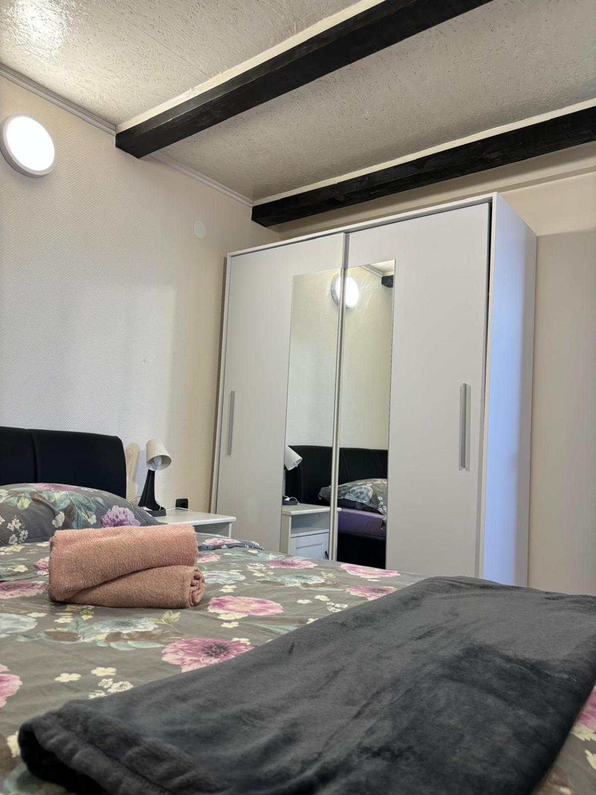 Apartmani Bosnjak Starigrad Paklenica Rom bilde